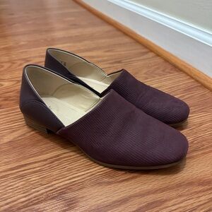 CLARKS Size 6 Burgundy flats/loafers